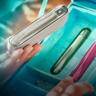 Hands comparing 3 IQOS devices.